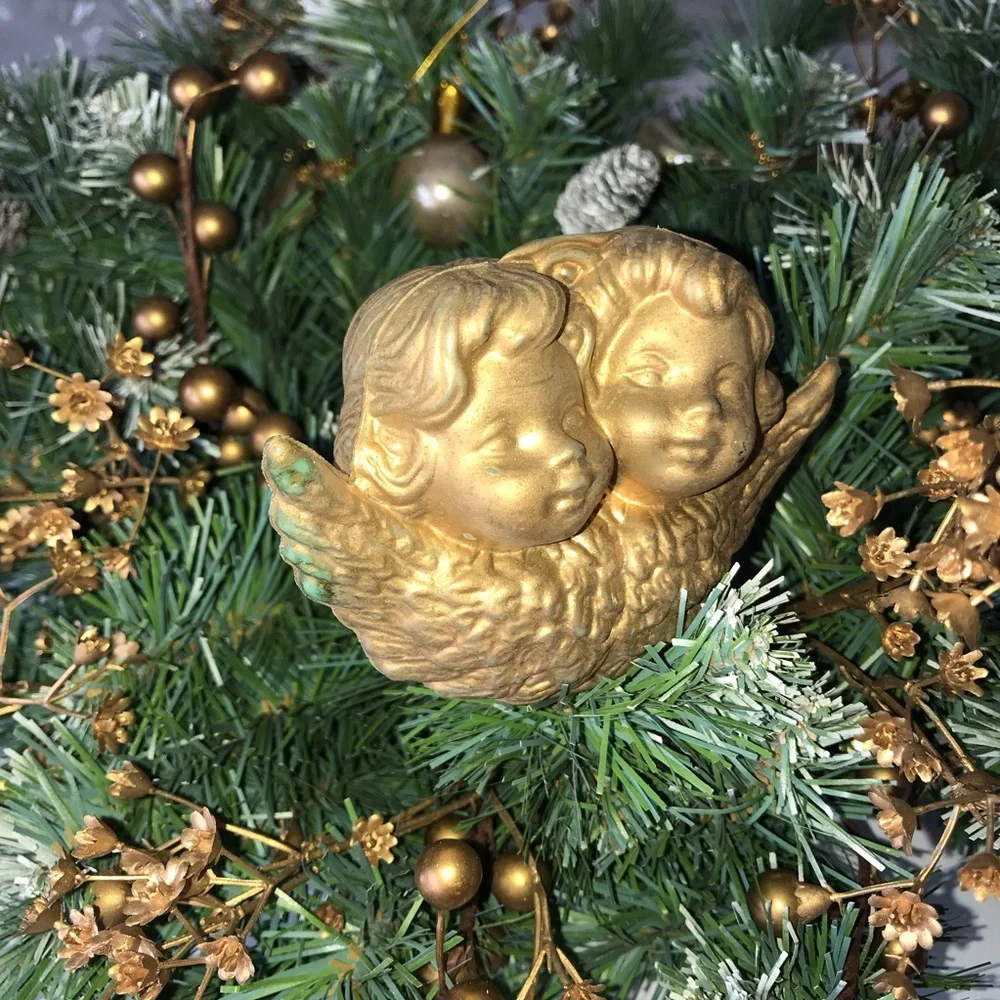 Vintage Holiday Garland Centerpiece